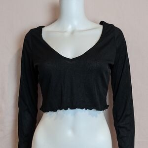 Boohoo Lettuce Hem Ribbed Long Sleeve V Neck Crop Top in Black size 10